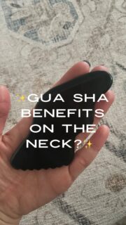 Did you know the benefits of Gua Sha are vast! Gua sha is an ancient treatment from Traditional Chinese Medicine (TCM). It is performed on areas of the body where it is believed that blood circulation has become stagnant and energy (“qi”) is blocked. By applying the gentle scraping of gua sha to the skin covering the troubled area, the goals are to improve blood circulation and promote healing. 
#guashamassage #guashachicago #buccalmassagechigao #westloop