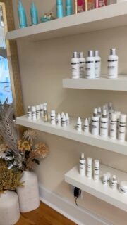 Part 1…A day in the life of a solo esthetician/entrepreneur ✨ today was an easier day than most! Hence why I was able to create a reel ✨ 
#chicagofacial #chicagohydrofacia #chicagobuccalmassage #chicagoskincare #westloop #fultonmarket #yourestybestie