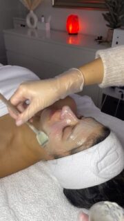 Another day another hydrofacial treatment 🩵🤍
Have you booked yours yet? Head over to the link 🔗 in the bio and book yours or buy a gift certificate for a loved one. The holidays are right around the corner 🫶
#hydrofacial #skincare #selfcare #chicagofacial #youresthetician