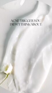 How many of us are guilty of doing this? Raise your hand 🙋‍♀️#chicagoesthetician #chicagoskincare #chicagofacials #westloopchicago #skincare #buccalmassagechicago #chicagosalon #acnetriggers