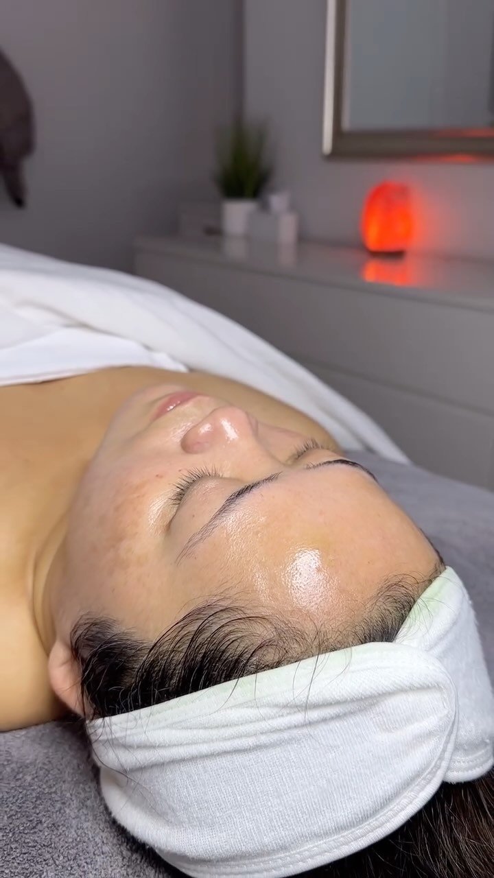 ✨ Transform Your Skin with DMK Enzyme Therapy ✨
Ever heard of a facial workout? That’s exactly what DMK Enzyme Therapy is—a revolutionary skin treatment designed to strengthen, detoxify, and oxygenate your skin from within. 💆🏽♀️💫
✔ What makes it unique?
This treatment uses specialized enzymes that stimulate your skin’s natural processes, increasing circulation and promoting lymphatic drainage. The result? A radiant, lifted, and healthier complexion!
✔ Who is it for?
DMK Enzyme Therapy is perfect for all skin types and concerns—whether you’re dealing with acne, pigmentation, aging, or dullness, this treatment works at the cellular level to restore balance and optimize skin function.
✔ The “Plasmatic Effect”
Ever seen those signature red capillary lines post-treatment? That’s your skin showing increased oxygenation and improved blood flow—proof that the enzymes are working! 🔥
Your skin deserves a therapy that treats the root cause, not just the symptoms. Ready to experience the DMK glow? ✨ Book your session today at M.M.Skin!
📍 Booking Link in Bio
💌 DM for inquiries!
#DMKEnzymeTherapy #SkinRevision #PlasmaticEffect #MMSkin #GlowFromWithin