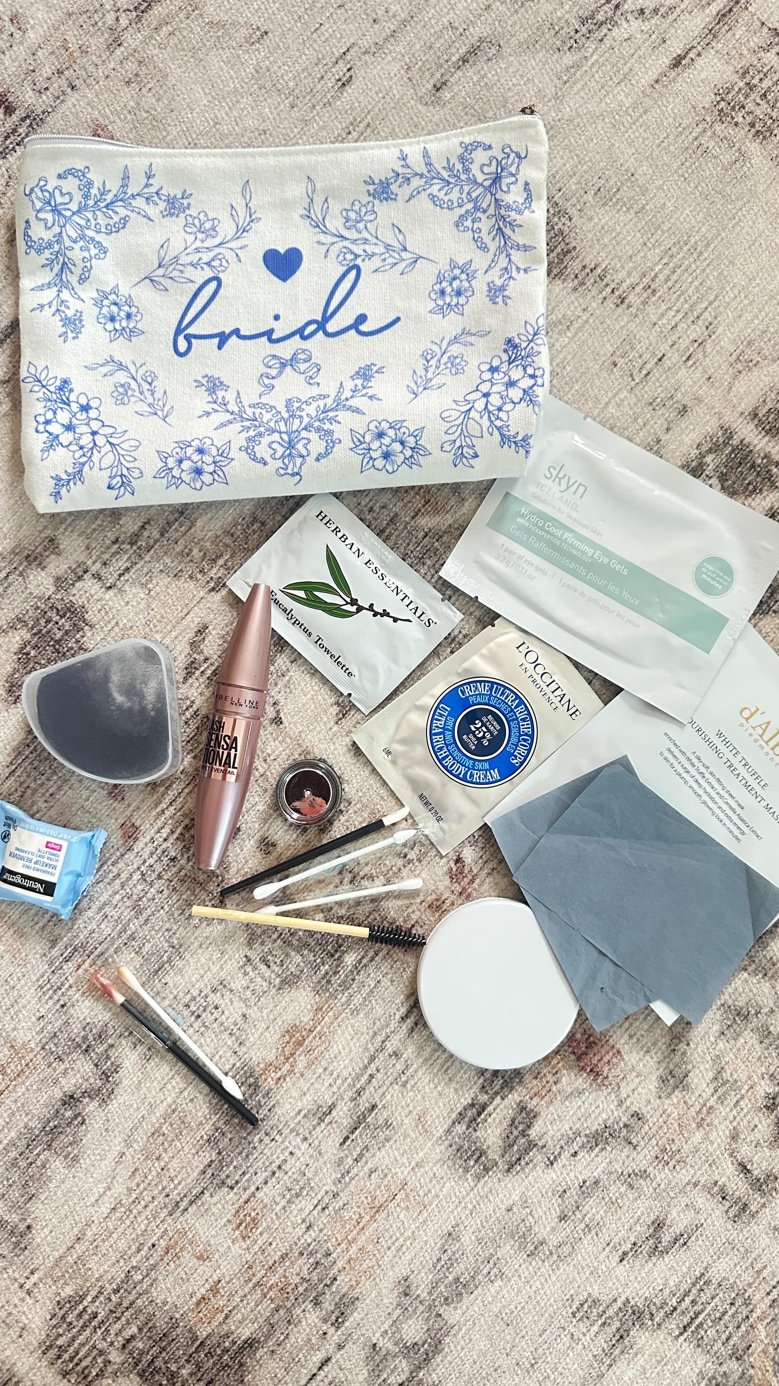 Loved the Goodie Bags from my girls @nichebeauty.bykaedi and @mariia.bedratenko #wedding #weddinghair #weddingmakeup #goodiebags