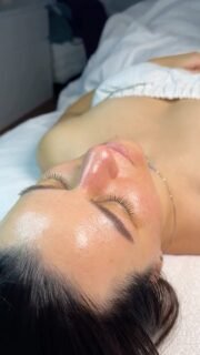 One HydroFacial later… 💧✨
HydroFacial combines cleansing, exfoliation, extraction and hydration in one treatment—perfect when your skin is feeling congested, dull or simply needs a refresh.
And that post-treatment glow? 🤌🏼
#HydroFacial #HydroFacialResults #GlowingSkin #HinsdaleIL #MMSkin